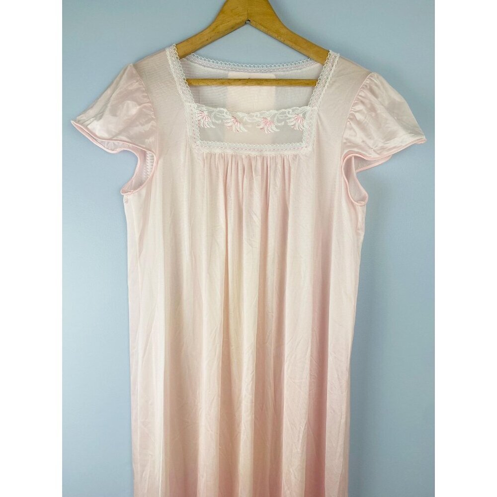 Vtg NWT Shadowline Nightgown with Embroidered Detail, Size S, Light Pink